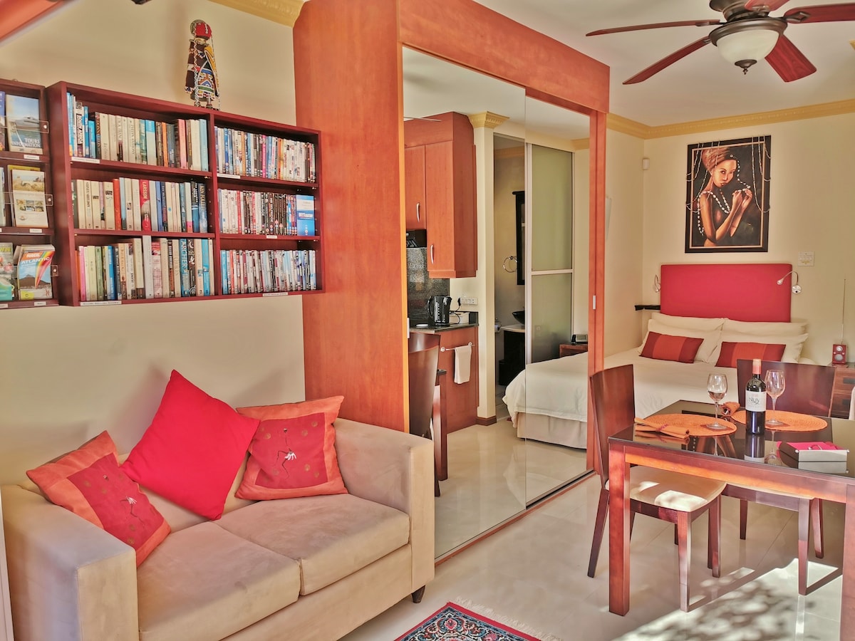 Our flat has an open plan configuration: the spacious cupboards are behind the sliding mirrors.