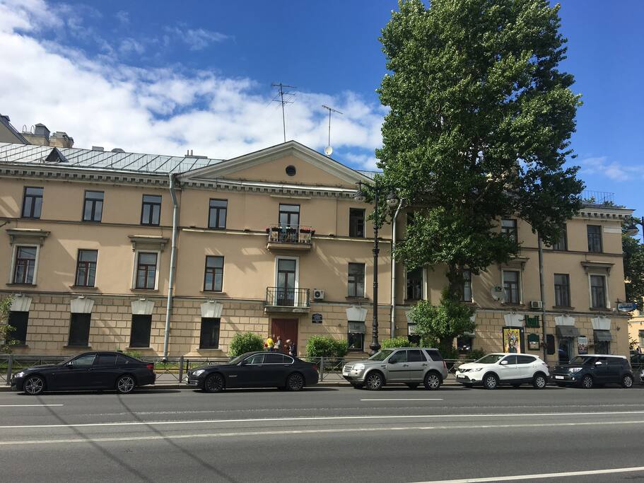 Naberejnaya leitenanta schmidta - building from outside