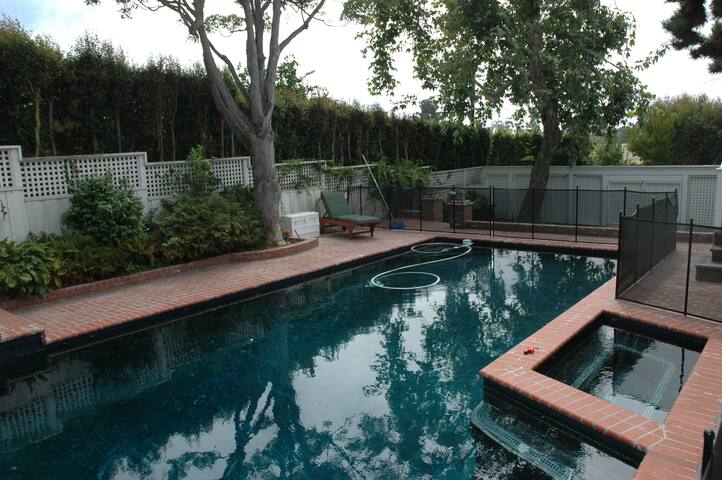 LJ Village Home with private pool & spa gallery image 3