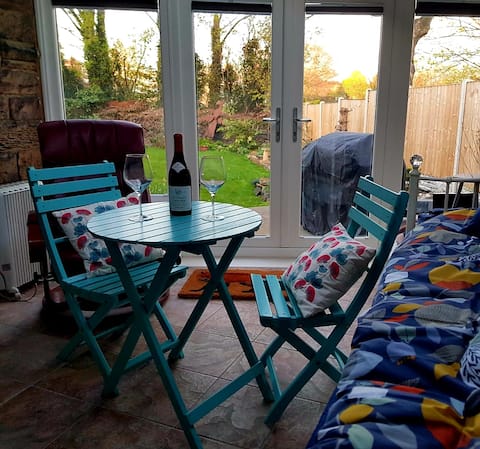 Top Airbnb: Snicketty Bottom - West Yorkshire garden annexe in West Yorkshire