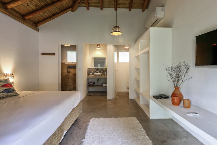 Suite im Chalet, Badezimmer mit separater Toilette und Dusche (2 davon)