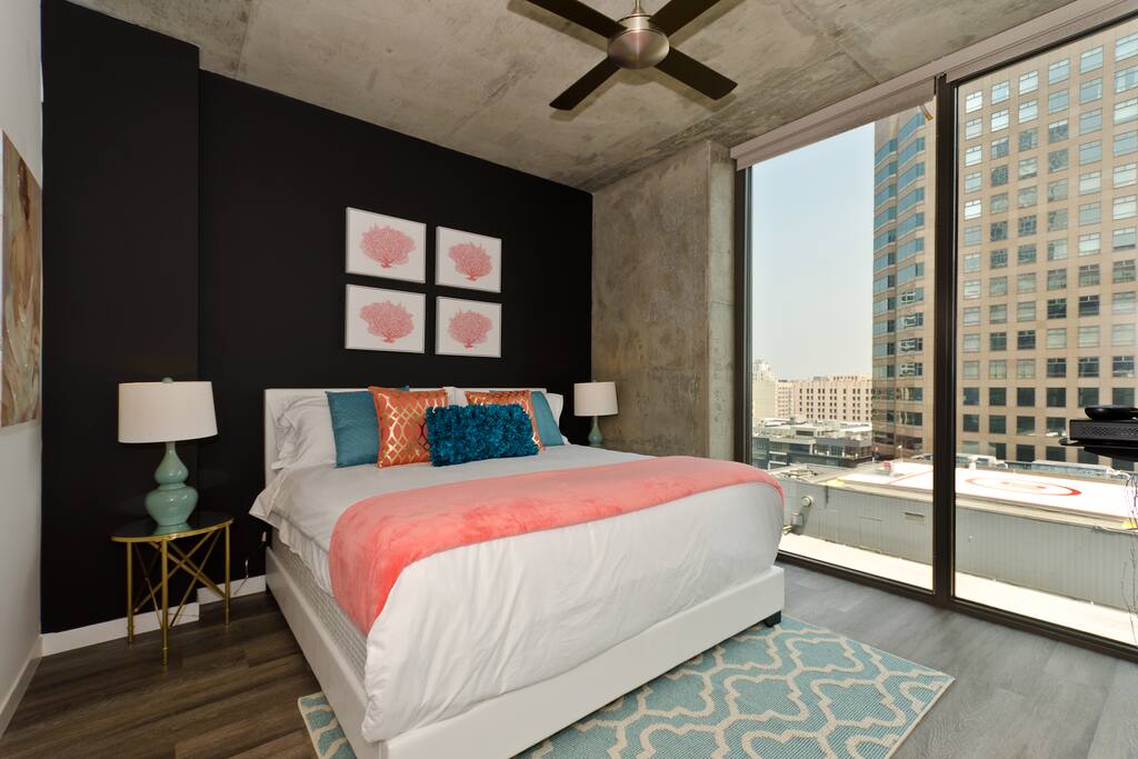 King size bed with pillow top mattress and 1500 thread count sheets