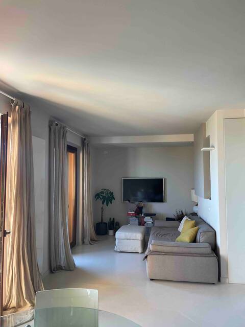 Wonderful beachfront duplex with parking!!