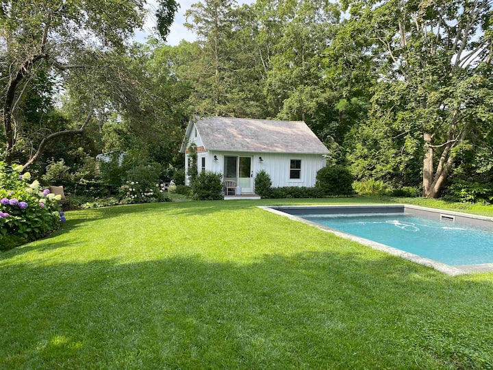 Charming & Bright Pool Cottage - Guesthouses for Rent in East Quogue ...