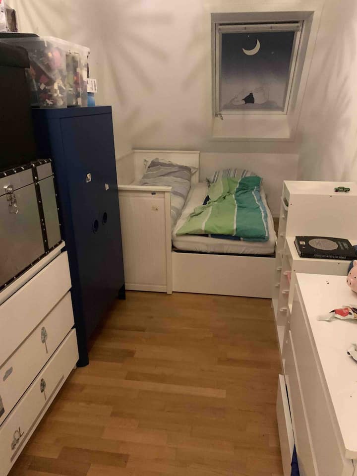 Dormitorio n .º 2. Puede viajar hasta una cama individual o una cama doble. 