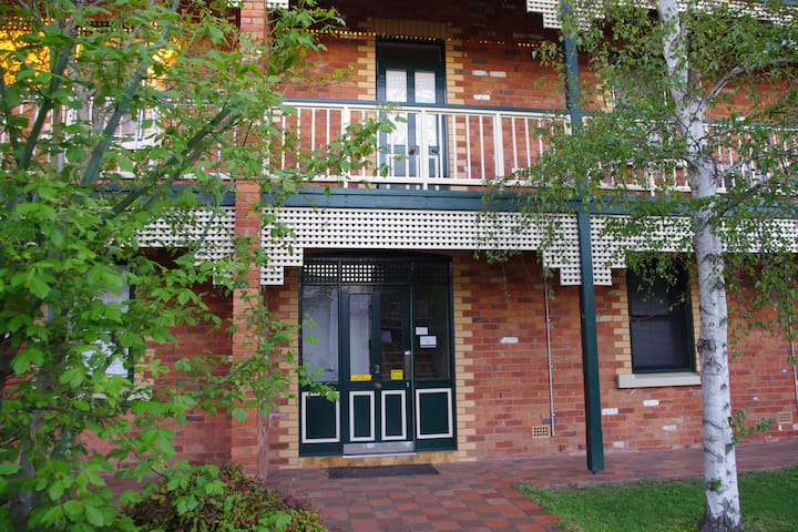 Mid City Apartment- Central Albury