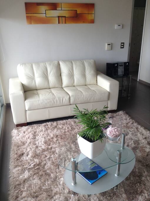 Living con cocina americana y terraza / Livingroom with kitchen and balcony
