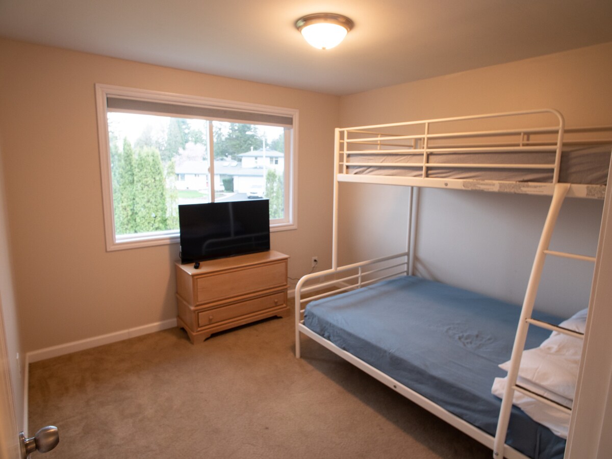 双层床-双人床和双人床上层