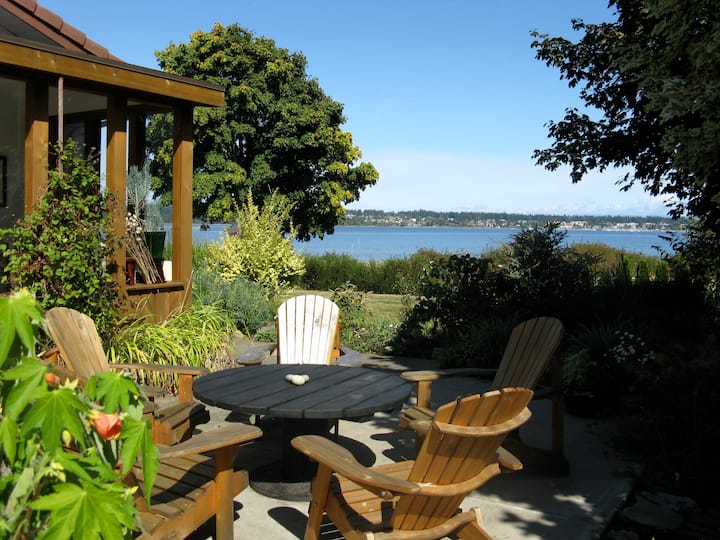 Beautiful Ocean Front Cottage Houses for Rent in Royston, British