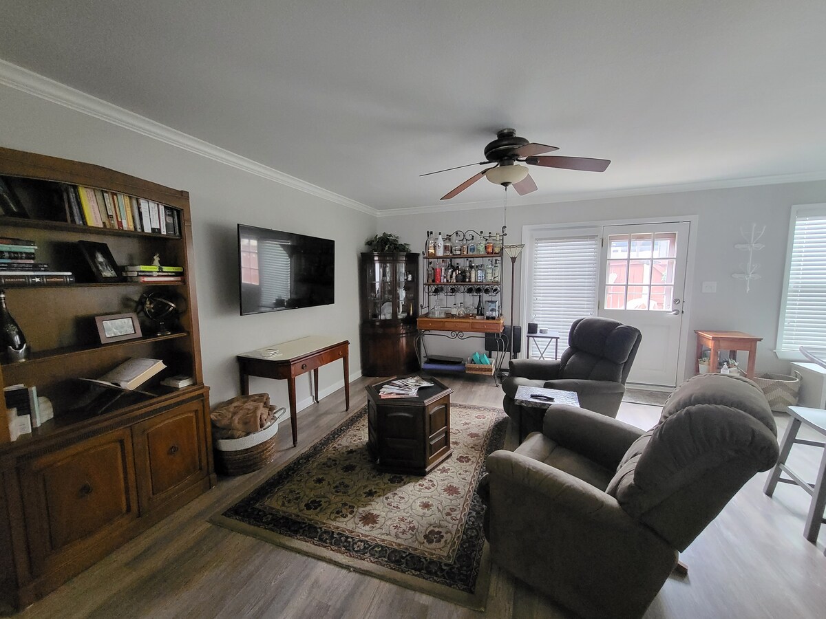 Suite in updated townhome