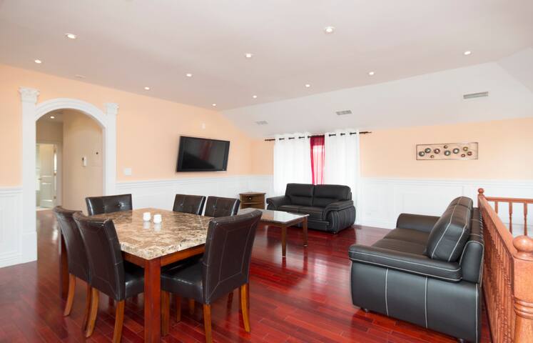 Best view in Queens gallery image 3