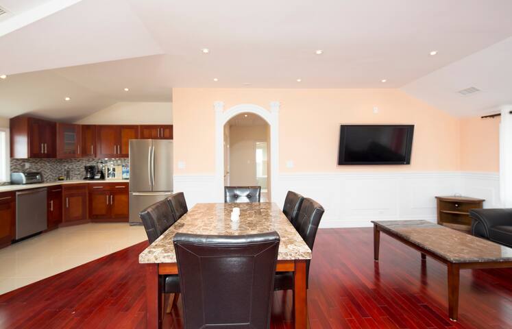 Best view in Queens gallery image 5