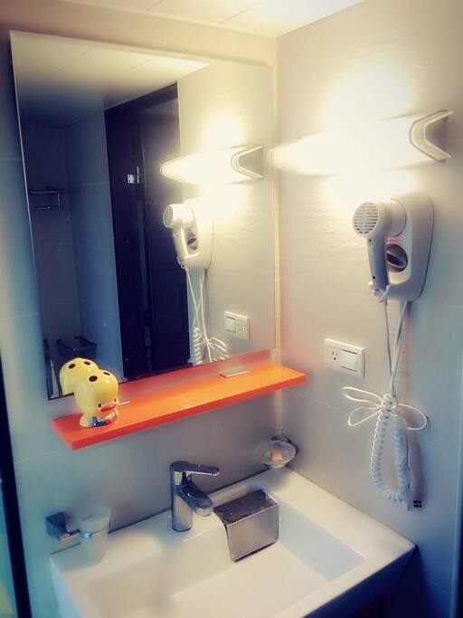 nice n clean bathroom