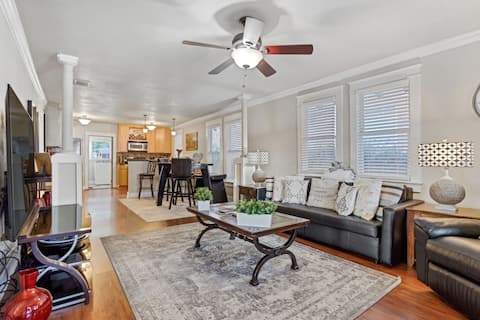 Popular Airbnb listing: Centrally Located Historic Park Ave Bungalow in Tampa Heights