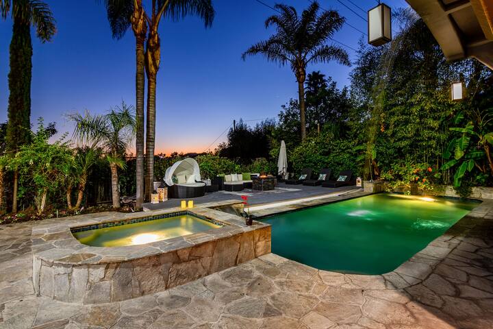 Mulholland Drive | Luxury Oasis w Sauna, Pool, Spa gallery image 2
