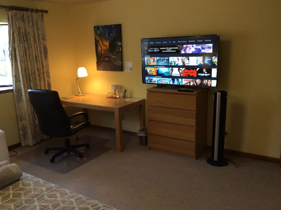 Need to work and relax? No problem, a desk and a brand new 55" UHD TV with Amazon Prime, Netflix, HBO Go are included.