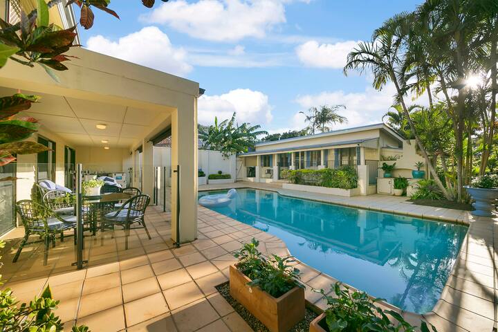 Sherwood Guesthouse – Pets, Pool, house gallery image 3