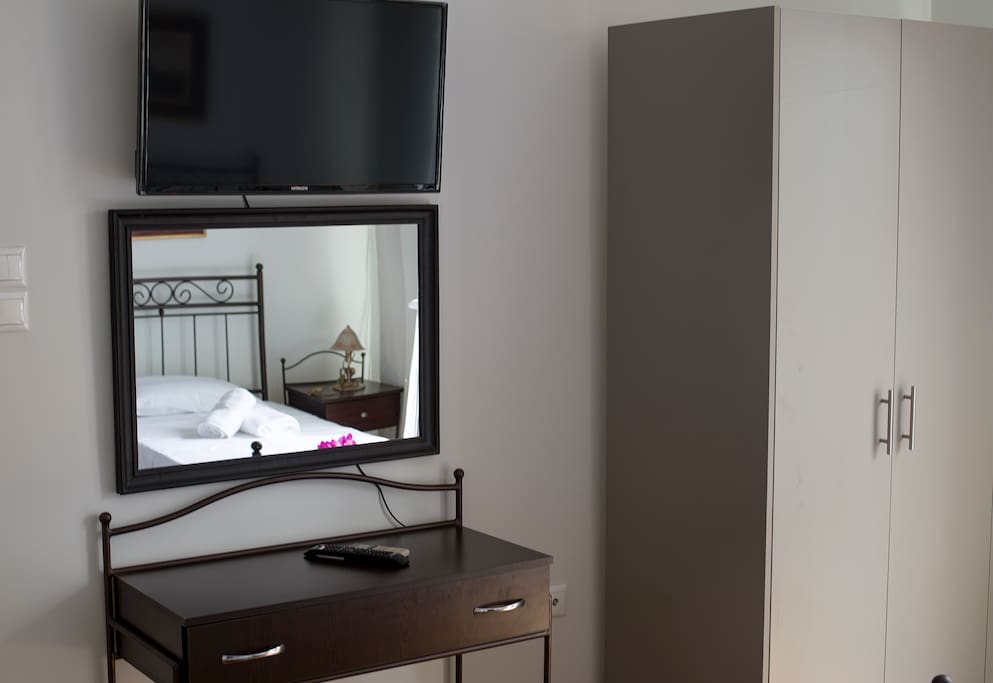 Enjoy Netflix TV from Your Bed!