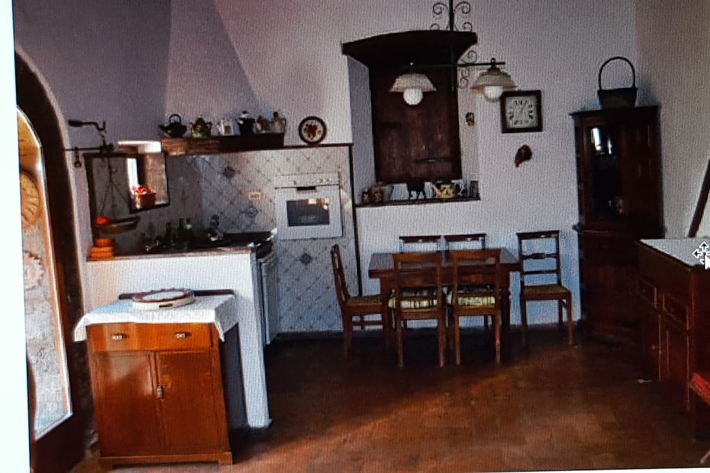 primo livello accesso dal giardino zona cottura e pranzo