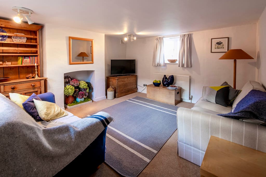 Cosy living room, Sky TV, meadow views