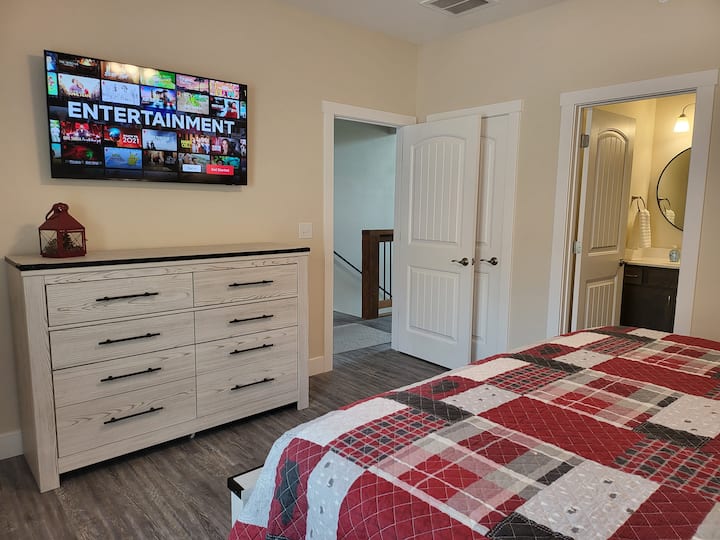 ძირითადი სართული: მთავარი საძინებელი 2 (სხვა კუთხით)