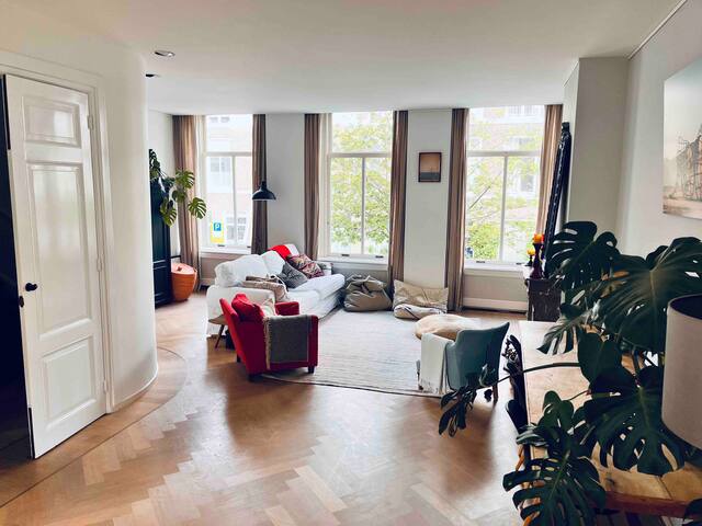 Big Classic Family Home near beach and the City gallery image 4