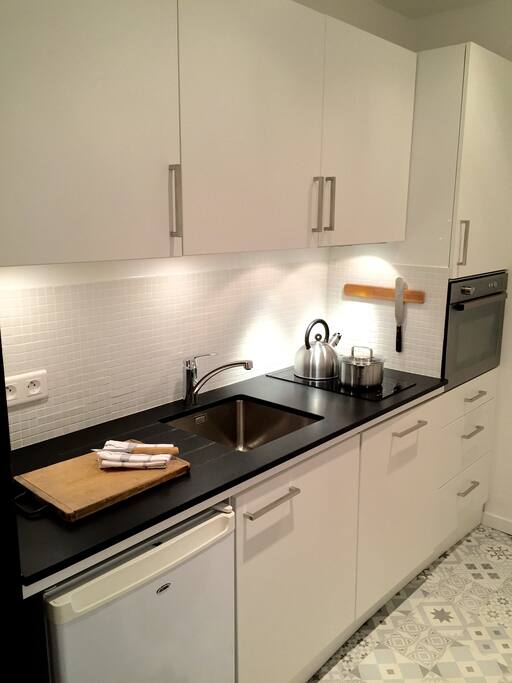 Zimbabwe granit counter top and complete kitchen