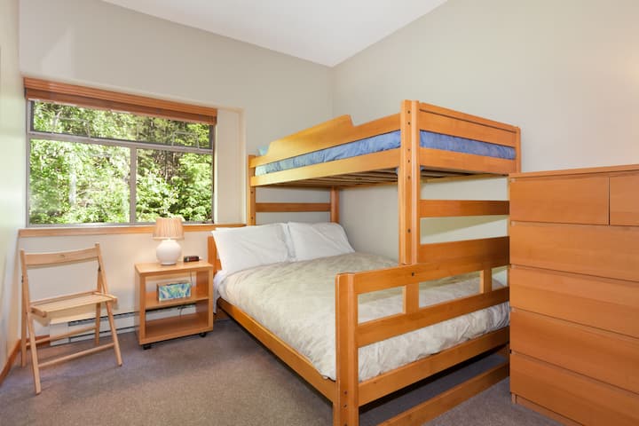 Საძინებელი 3 - მე-3 სართული უკან