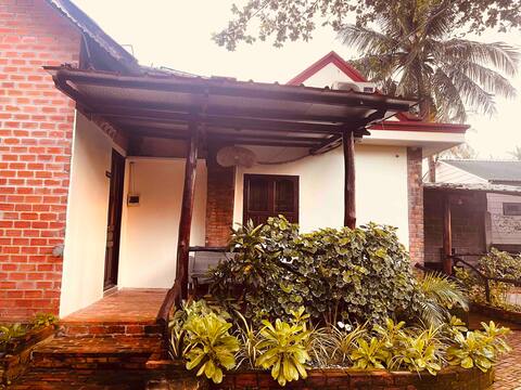 Bungalow with sea access