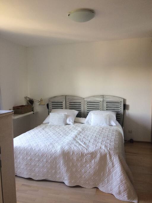 Schlafzimmer 1