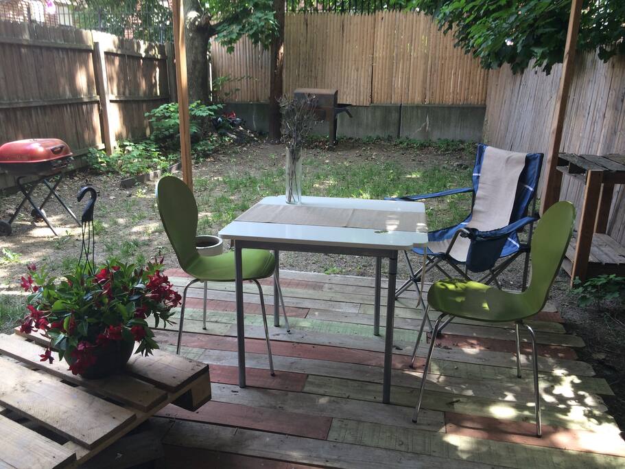 Enjoy breakfast/coffee in the garden!