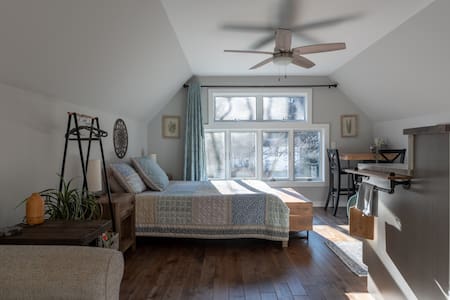 Brookside studio apartment, walk to downtown