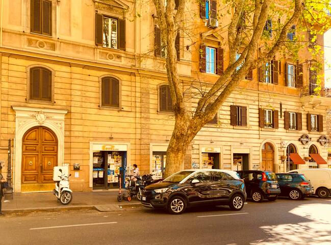 Colosseum Luxury Guest House / Entire Home gallery image 3