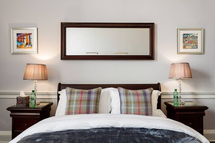 Majestic Georgian Flat in the Historic City Centre gallery image 5