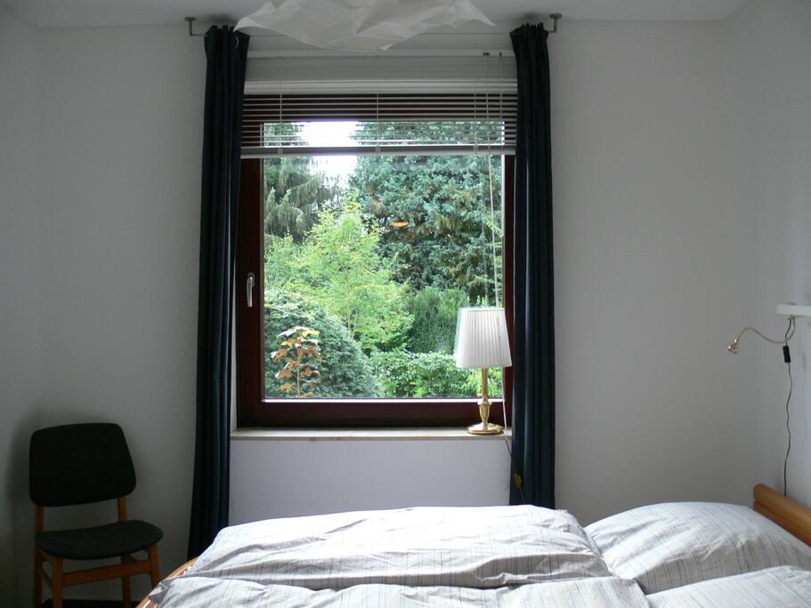 Schlafzimmer mit Doppelbett