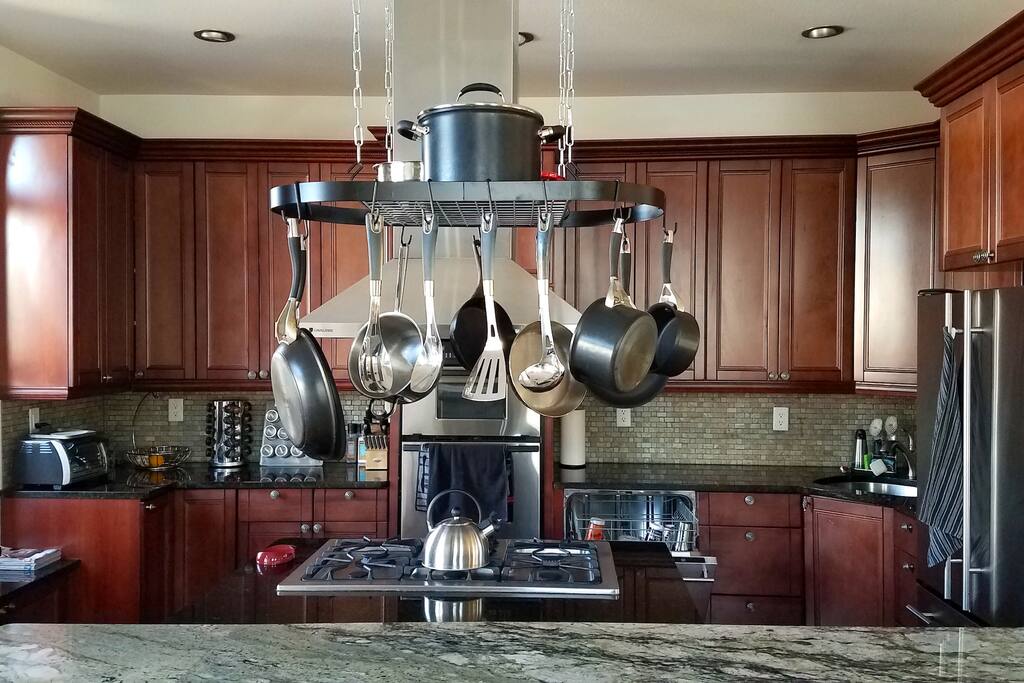 Fully Equipped Gourmet Kitchen with Dishwasher