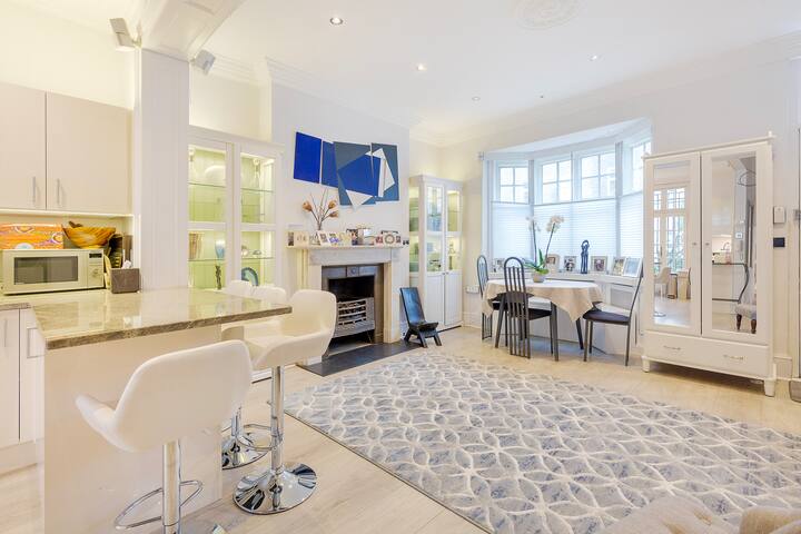 Chelsea 5/6 bedroom Family townhouse gallery image 4