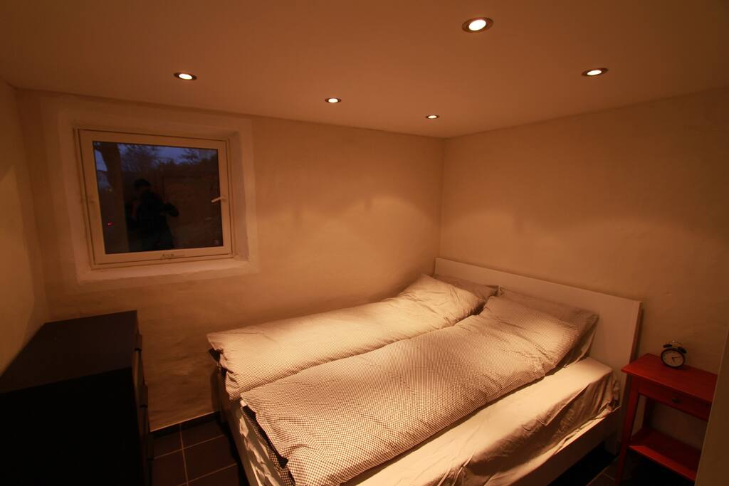 Bedroom with queen size bed