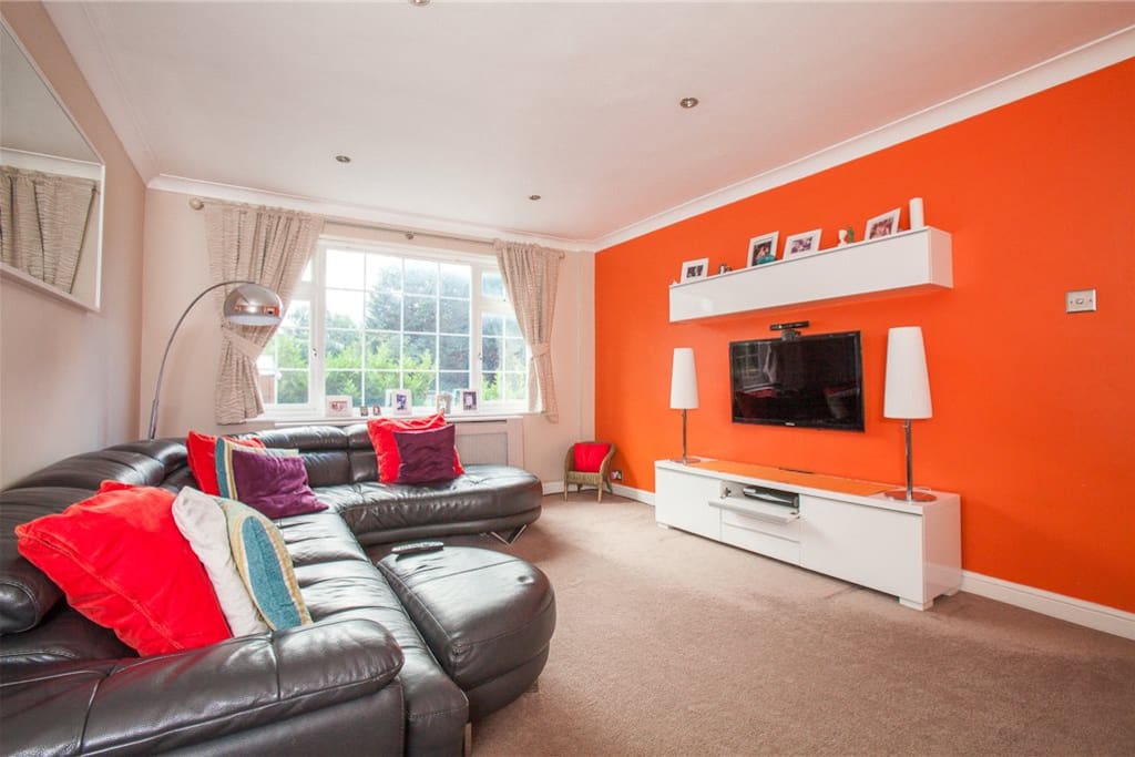 Spacious and bright living room with corner sofa, kids corner, Wifi, 50" Smart TV with Netflix, Now TV