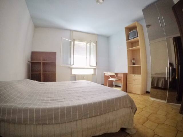 Stanza in zona Università (sede centrale)