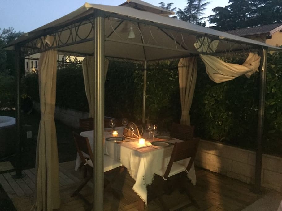 Gazebo di notte