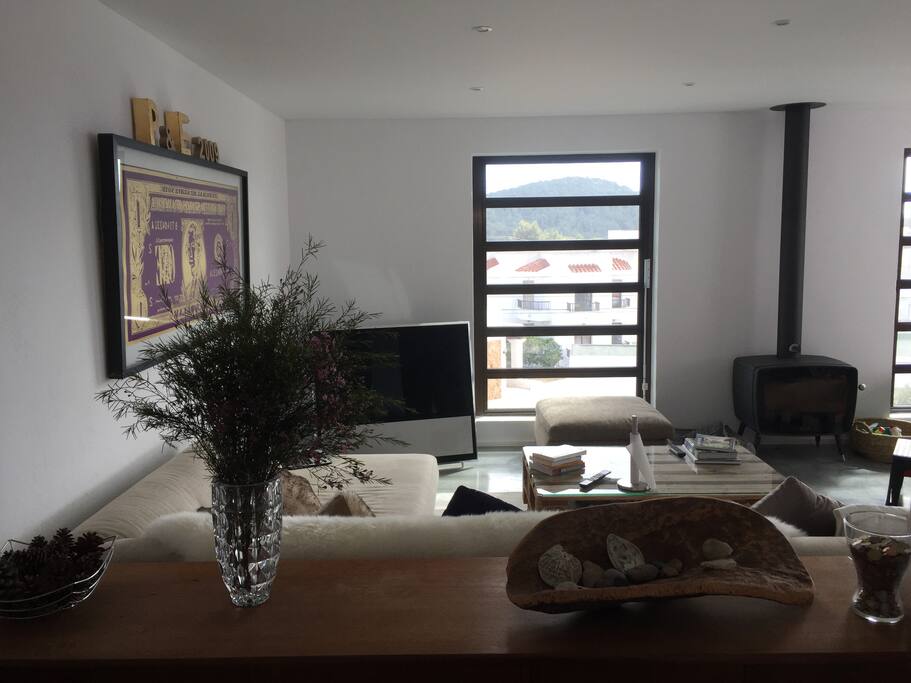 Large relaxing area, with funky louvred windows.