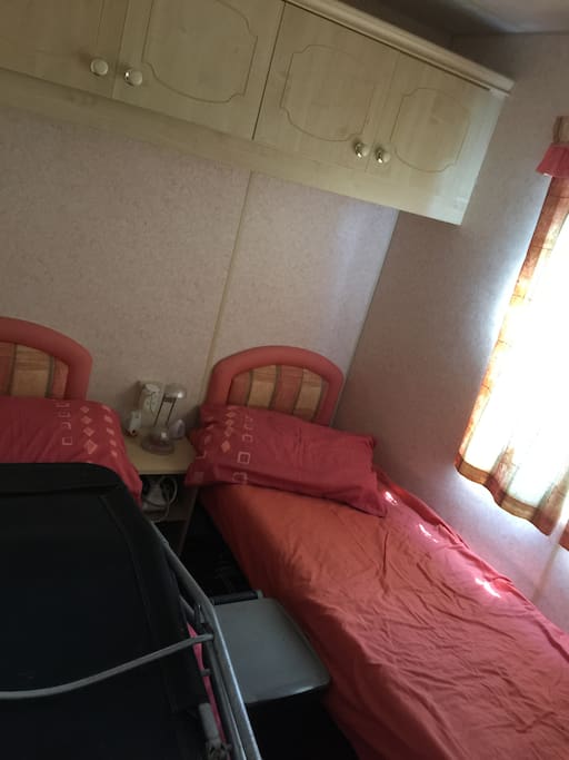 2 Twin Bedrooms