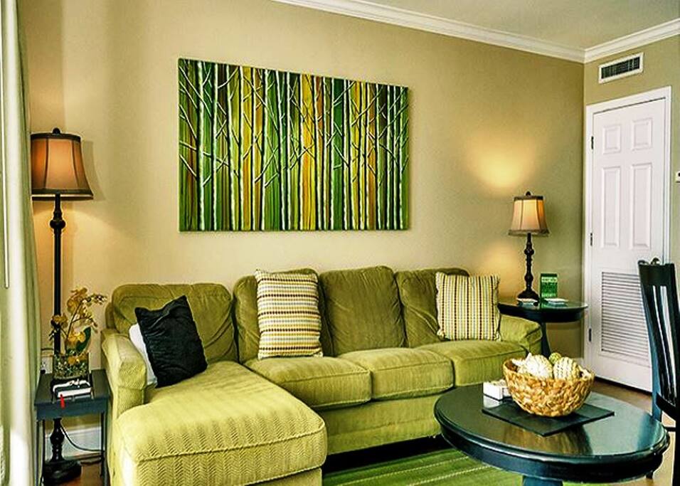 Couch,Furniture,Indoors,Room,Lamp