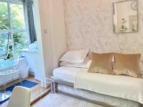 Top Airbnb: Ideal Studio - Holland Park/Olympia/KensingtonW14 in Queen's Park