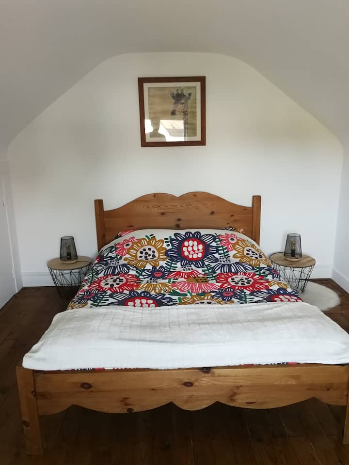 Chumba cha kulala ghorofani.