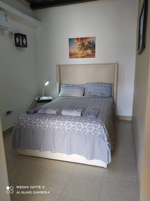 Room for 2 people 3 blocks from the beach