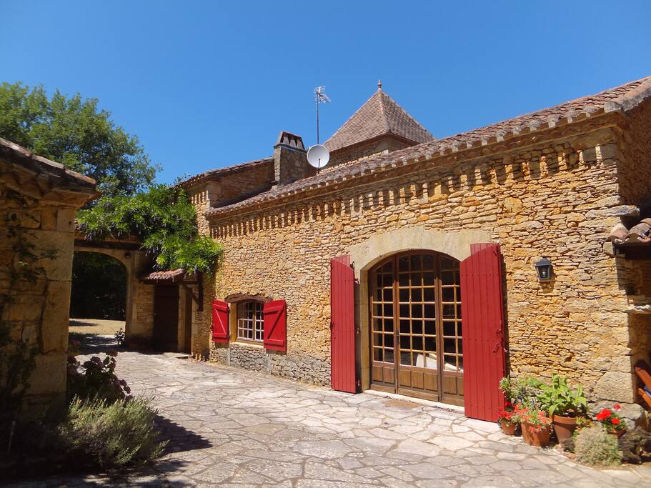 The courtyard between the main house and the studio