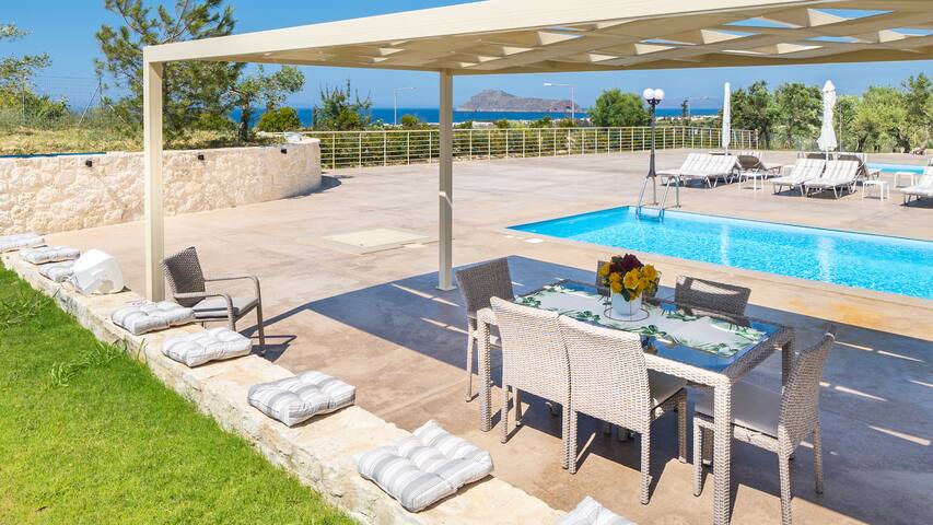 Liberty and Freedom private sea view villa,pools! gallery image 4