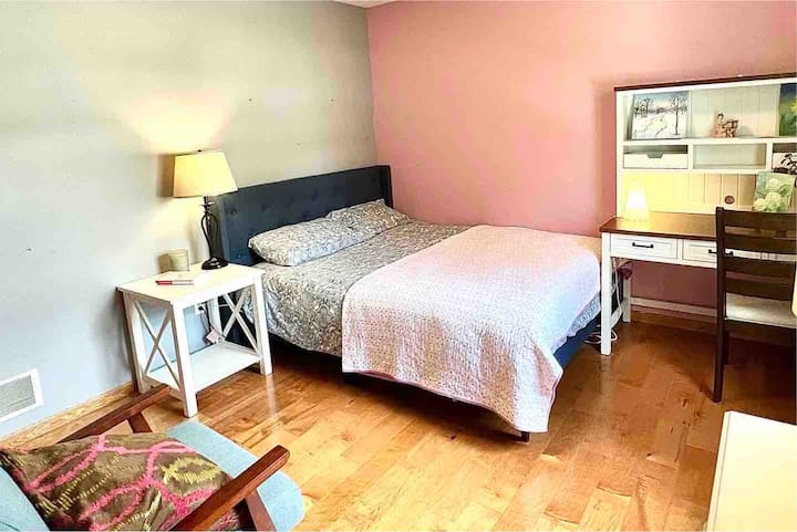 Удобна спална соба бр. 2 на горно ниво 